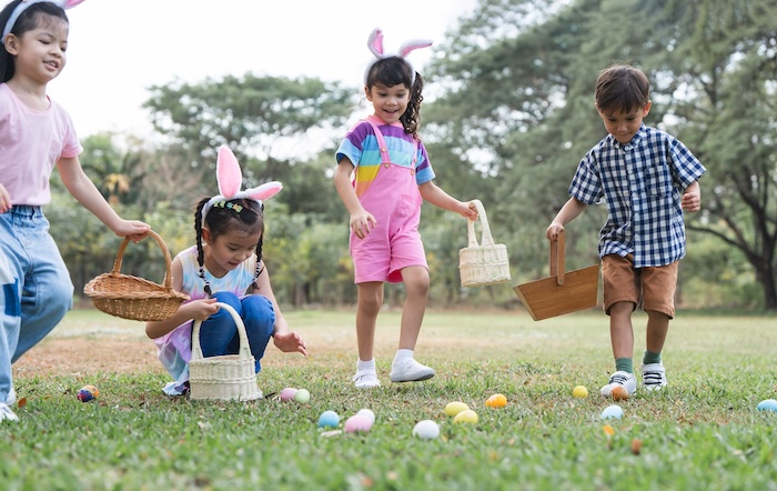 Kids playing with an Easter egg race. 